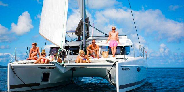 Private overnight catamaran cruise with dinner snorkelling (4)